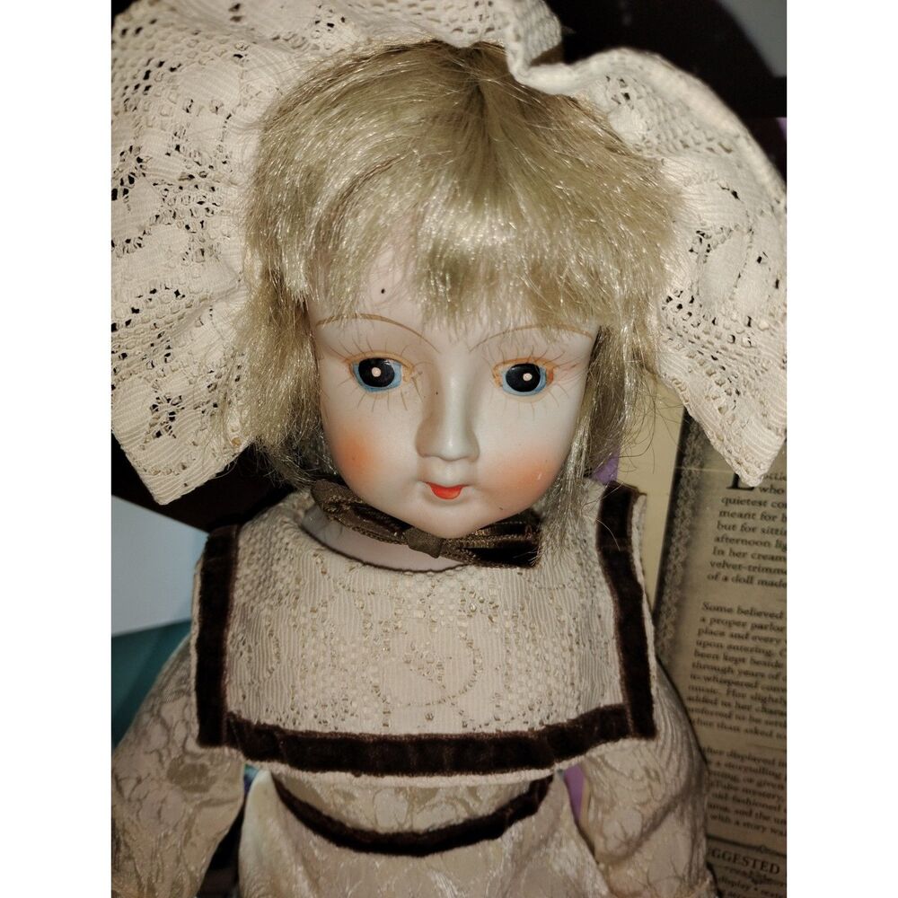Lottie Vane Collectible Seated Story Doll Cream Lace Dress Bonnet Prop